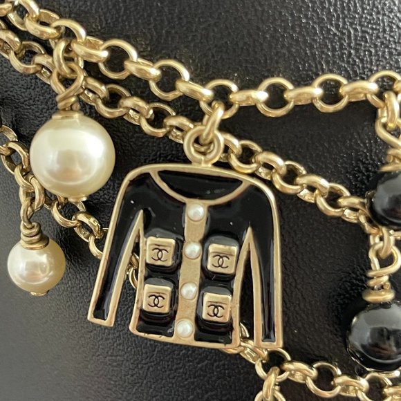 CHANEL $2020 20A BLACK CC DAINTY CHARM ZIP BACK BOOTIES SZ 38.5 - Picture 5 of 10